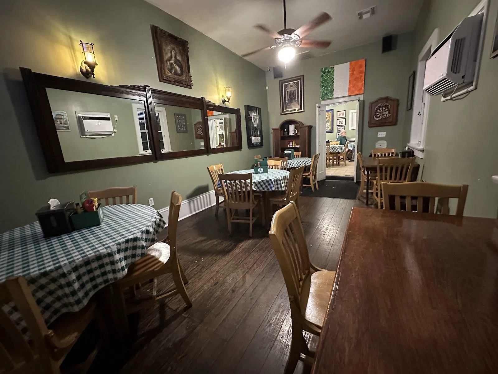 Parasol's Bar & Restaurant, New Orleans