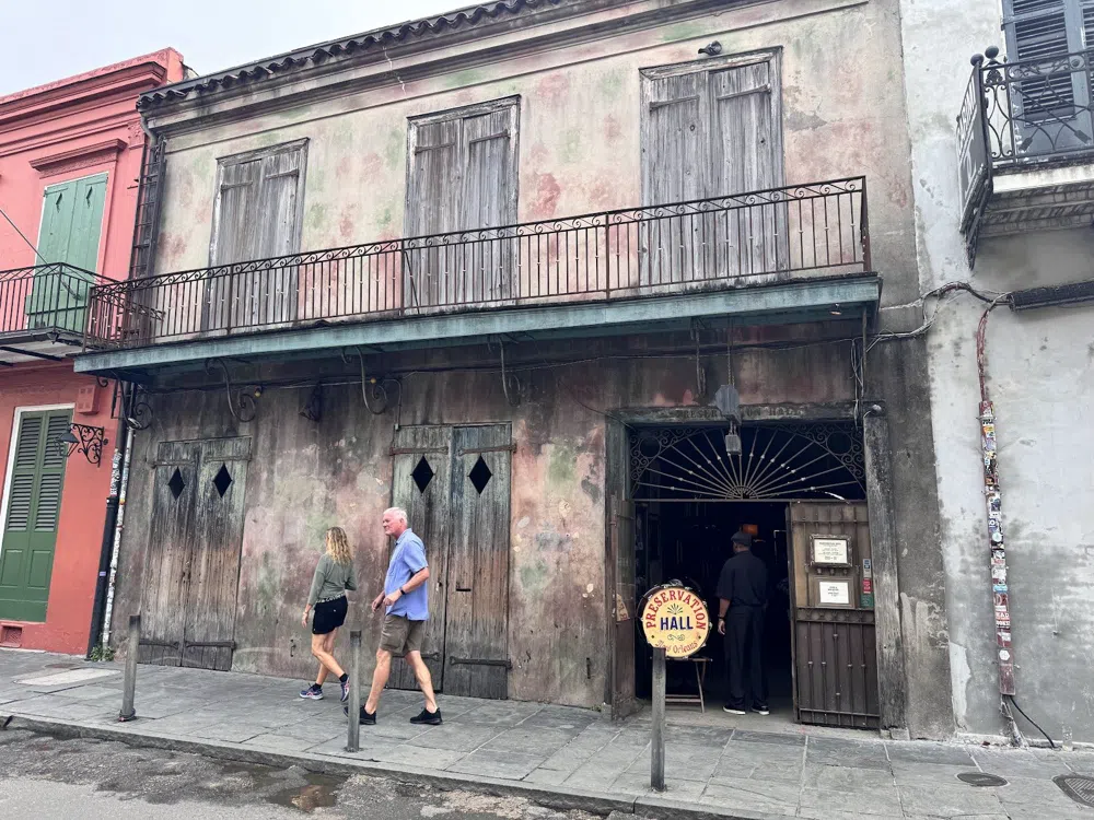 Walking New Orleans Alone Without Losing Your Bearings
