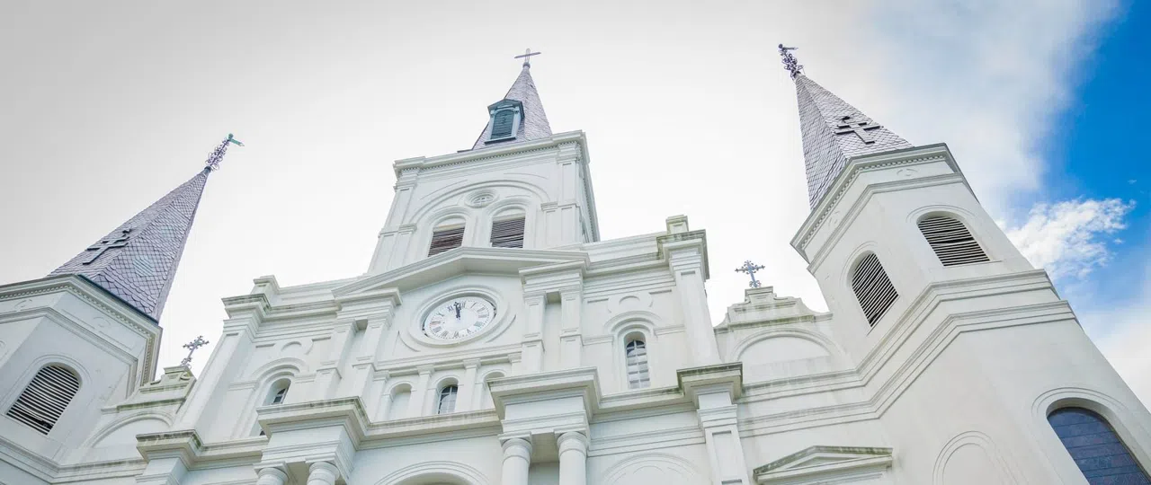 Septembermorgener i New Orleans' St. Louis Cathedral