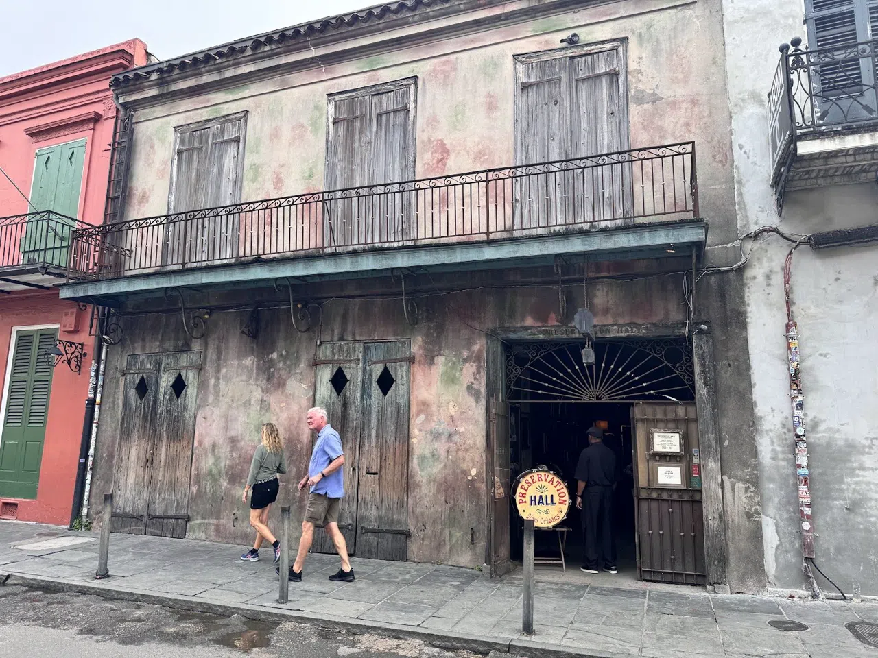 Walking New Orleans Alone Without Losing Your Bearings