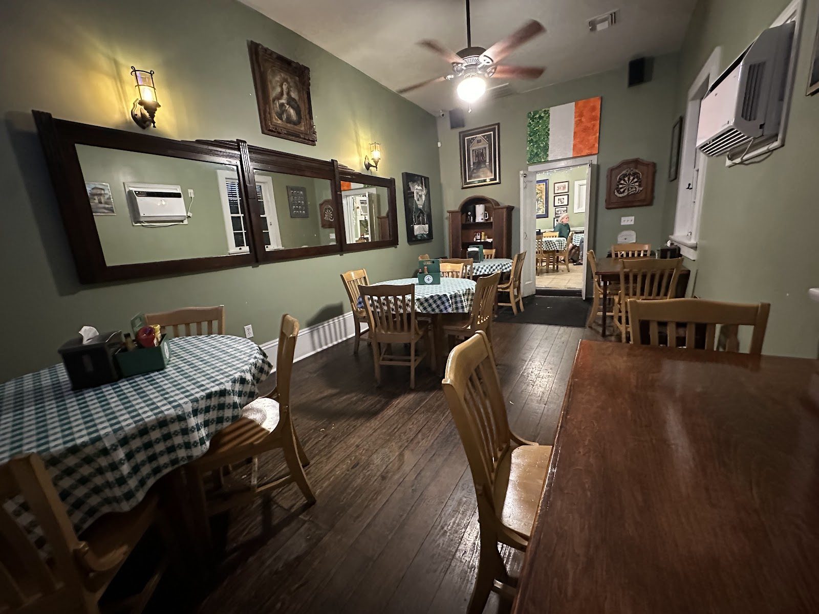 Parasol's Bar & Restaurant, New Orleans